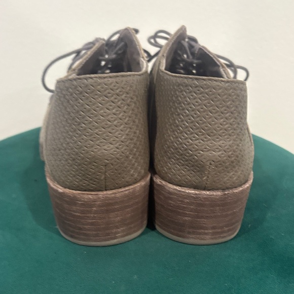 Kelsi Dagger Khaki Lace-Up Ankle Boots - Picture 3 of 6